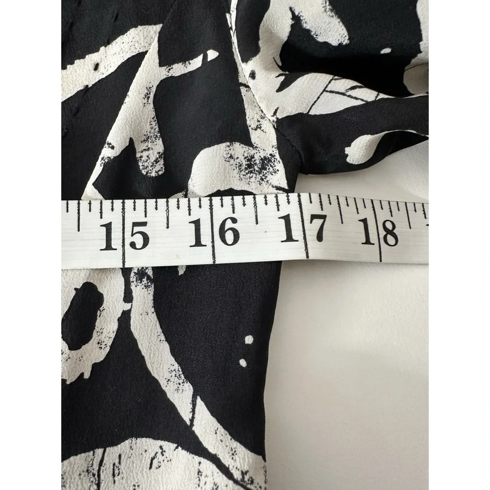 Tory Burch 100% Silk Top Women's Size 0‎ Small Long Sleeve Career Zip Designer